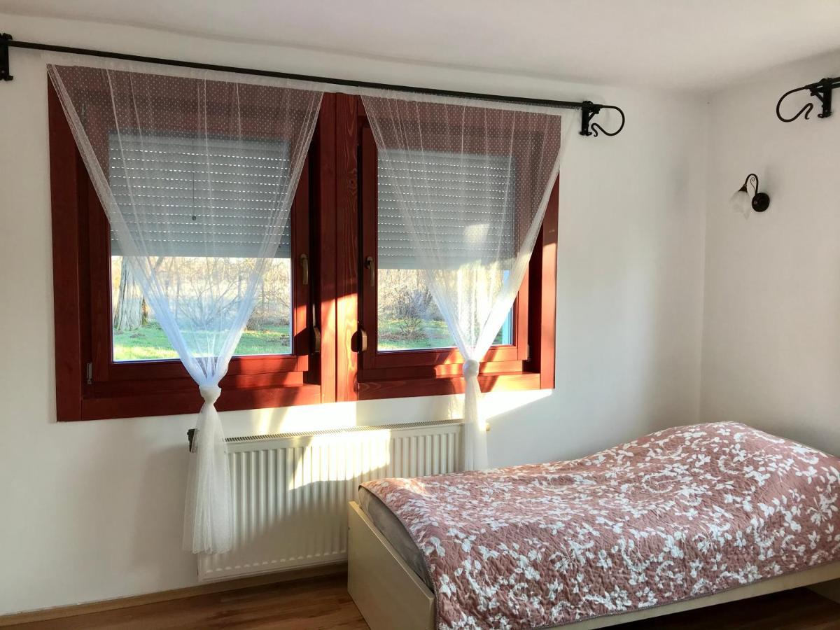 גיולה Viharsarki Apartman מראה חיצוני תמונה